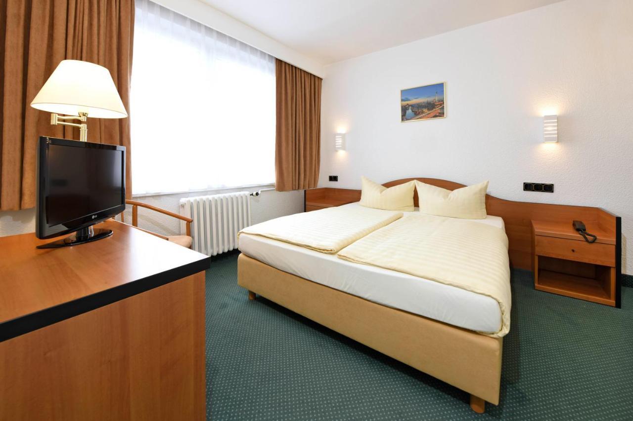 Lat Hotel & Apartmenthaus Berlin Eisenhüttenstadt Esterno foto