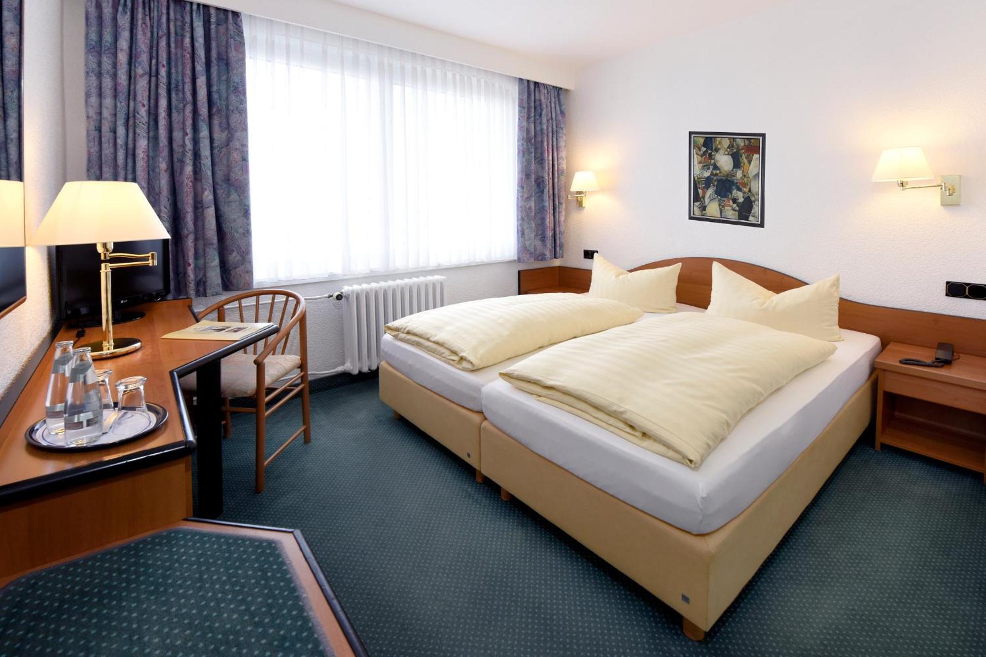 Lat Hotel & Apartmenthaus Berlin Eisenhüttenstadt Esterno foto